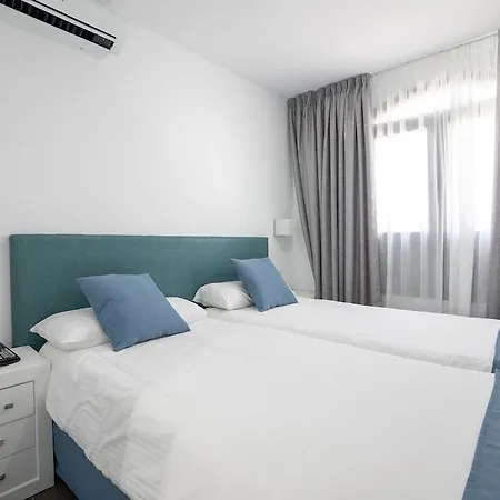 比塔罗拉兰萨罗特俱乐部酒店 *