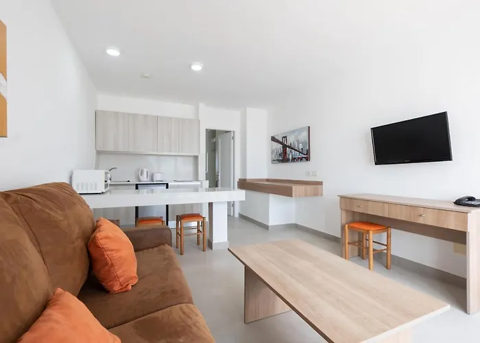 比塔罗拉兰萨罗特俱乐部酒店 *