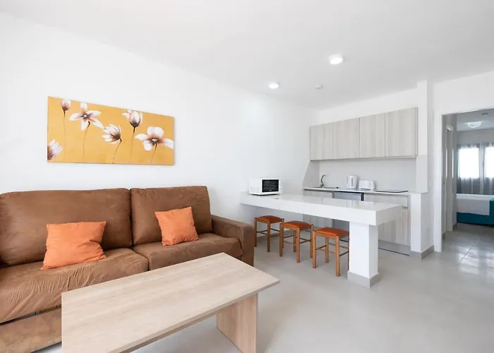 比塔罗拉兰萨罗特俱乐部酒店 *