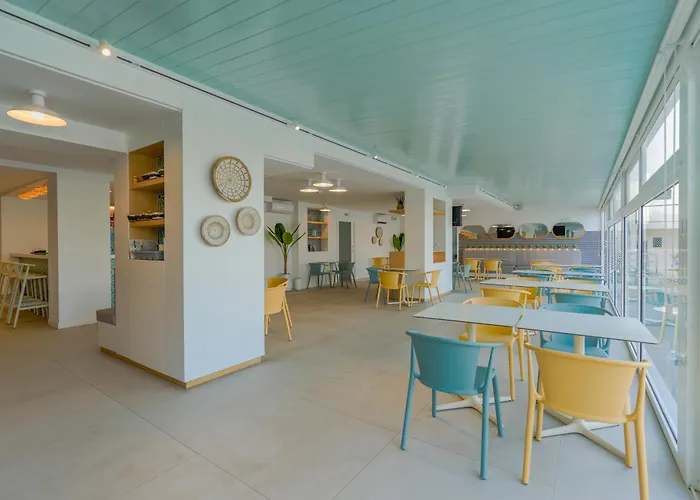 比塔罗拉兰萨罗特俱乐部酒店 *