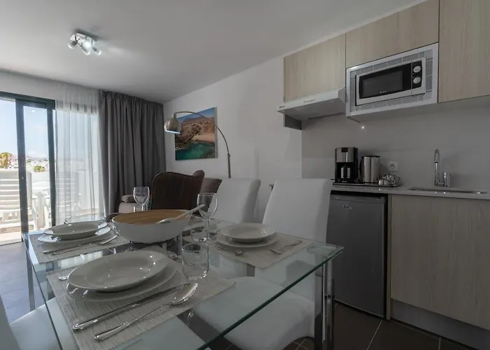 比塔罗拉兰萨罗特俱乐部酒店 *